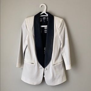 White tuxedo blazer with skull print lining